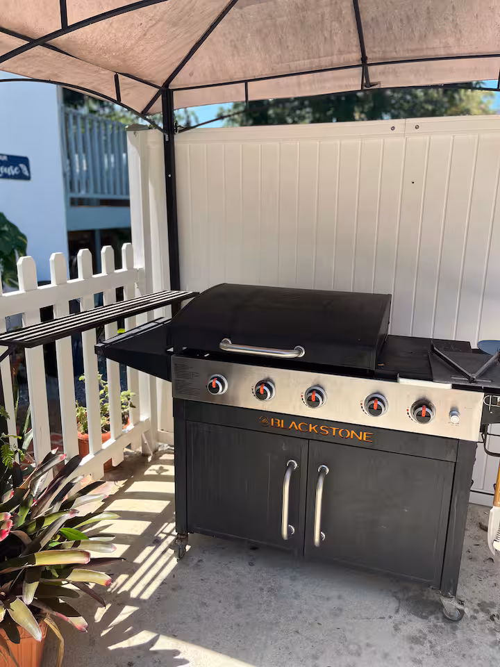 Patio and outdoor dining 5